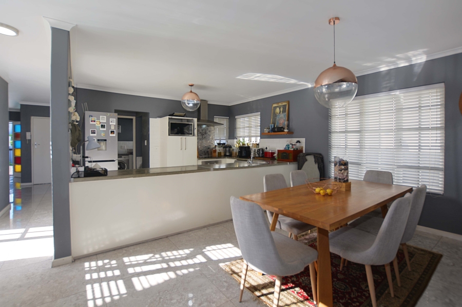 4 Bedroom Property for Sale in Bloubergstrand Western Cape